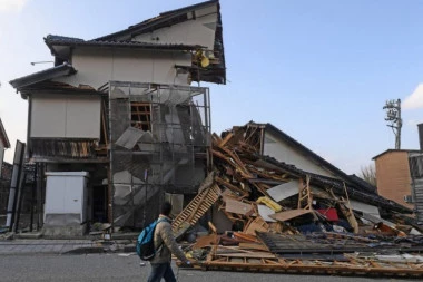 IZVUČENA STARICA (90) ISPOD RUŠEVINA KUĆE! Pet dana od razornog zemljotresa u Japanu, još uvek se traga za oko 200 ljudi!