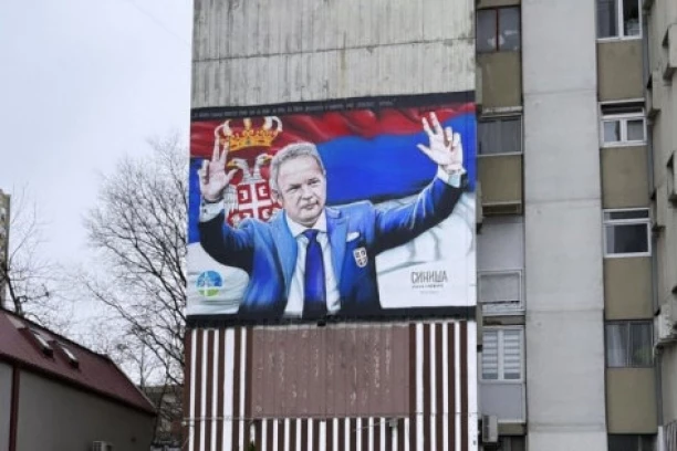 TO, SRBINE! Mihin sin stigao u Srbiju za Božić! Oduševio ga MURAL ZA TATU u Novom Sadu!