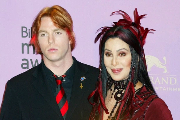 PEVAČICI NESTAO SIN? Legendarna Šer zabrinuta za njegovo ZDRAVLJE - plaši se da će sav novac potrošiti na DROGU!