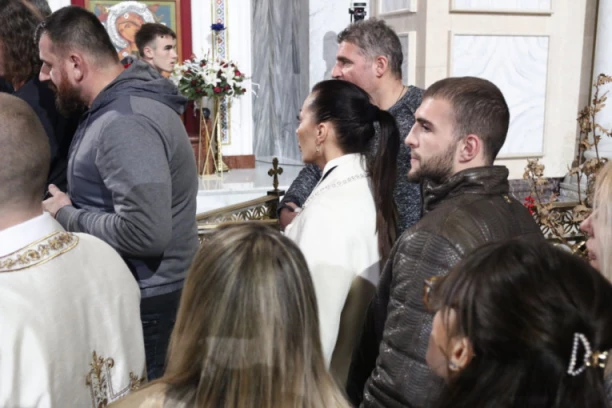CECA I VELJKO SE PRIČESTILI U HRAMU SVETOG SAVE: Pevačica zbog NJEGA 12 godina posti SVAKI POST! (FOTO)