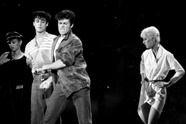 PEVAČA SU PRONAŠLI MRTVOG NA BOŽIĆ, zatim i njegovu SESTRU: Porodična TRAGEDIJA je svima slomila SRCA, a OVO je ostalo MISTERIJA!