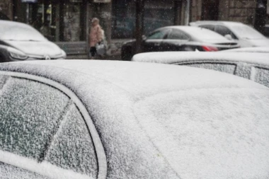 PRIZOR KOJI SE RETKO VIĐA! Beogradske ulice puste, samo se sneg beli - sve saobraćajnice TOTALNO prohodne! (FOTO)