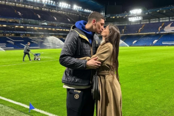 ZALUDEO PREMIJER LIGU, A LEPOTICA MU UKRALA REFLEKTORE! Evo KO je Supruga Đorđa Petrovića kojoj se DIVI cela ENGLESKA!