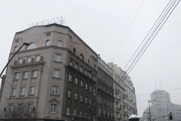 DETALJI UBADANJA NA TERAZIJAMA: Napadač izašao iz automobila i izbo muškarca (32) u butinu i pazuh!