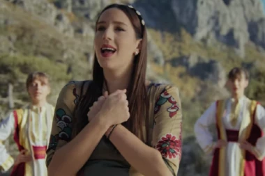 DANICA CRNOGORČEVIĆ OBJAVILA PESMU POSVEĆENU DANU REPUBLIKE SRPSKE: Napisao ju je njen suprug, a premijerno će je izvesti u Banjaluci!