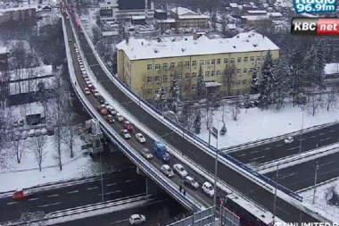 POVRATAK NA POSAO POSLE PRAZNIKA ZNAČI KOLAPS! Sneg dodatno paralisao saobraćaj, OVDE je najktritičnije! (FOTO)