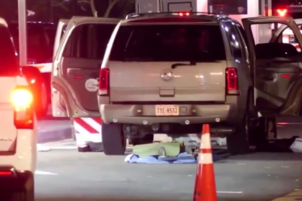 PRVI SNIMAK INCIDENTA KOD BELE KUĆE! Vozač se zaleteo i zakucao u kapiju - OVO JE POZADINA SVEGA? (VIDEO)