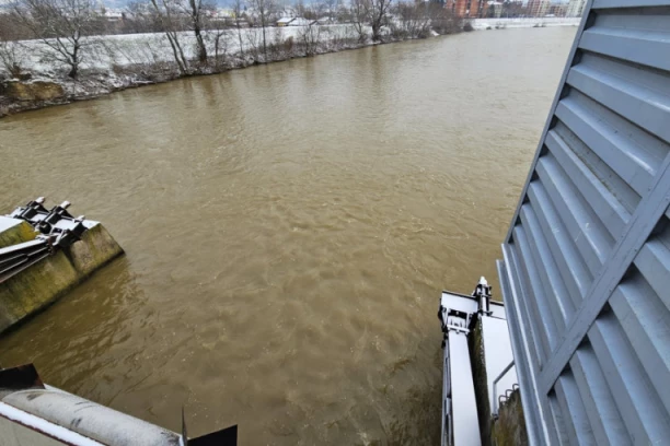 DRAMA! Zapadna Morava probila nasip novog rečnog korita duž deonice Moravskog koridora!