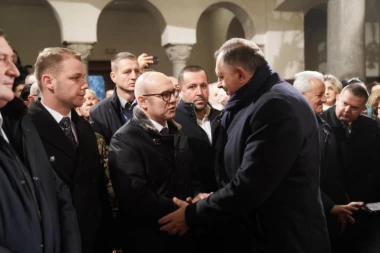 "LEPOG LI SABORNOG DANA ZA SVO SRPSTVO!" Ministar Vučеvić i gеnеral Mojsilović na liturgiji u banjalučkom Hramu Hrista Spasitеlja