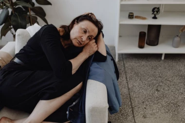 SVEKRVA IZ NIŠA PREPLAKALA PRAZNIKE: „Dok me je snaja vređala, moj sin je ćutao kao zaliven“ (FOTO)