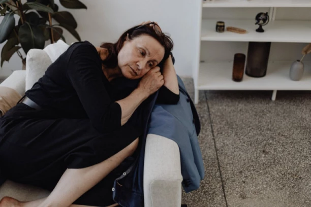 SVEKRVA IZ NIŠA PREPLAKALA PRAZNIKE: „Dok me je snaja vređala, moj sin je ćutao kao zaliven“ (FOTO)