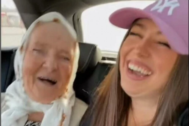 OVAJ SNIMAK JE HIT! Baka i unuka "pokorile" internet! Ukrstile glasove pa otpevale pesmu sa ŠKAKLJIVIM TEKSTOM - Smejaćete se do suza (VIDEO)