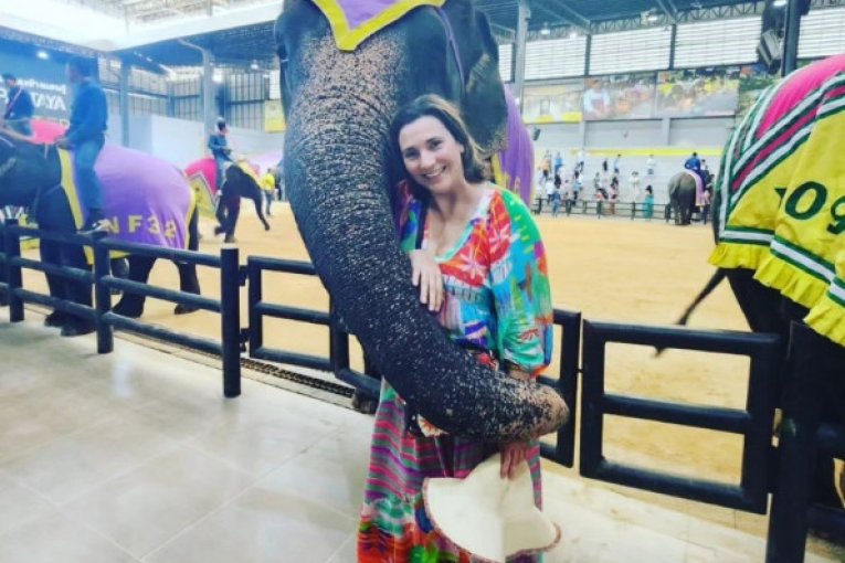 Milica Milša zagrlila slona