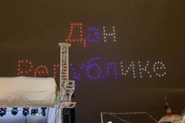 NEVIĐENI SPEKTAKL IZNAD BANJALUKE: Pogledajte šta su dronovi nacrtali na nebu!