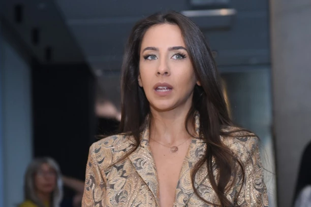 SKANDALČINA! Ivani Dudić OVAJ MUŠKARAC nudio NOVAC za USLUGE, procurila cela prepiska u javnost!