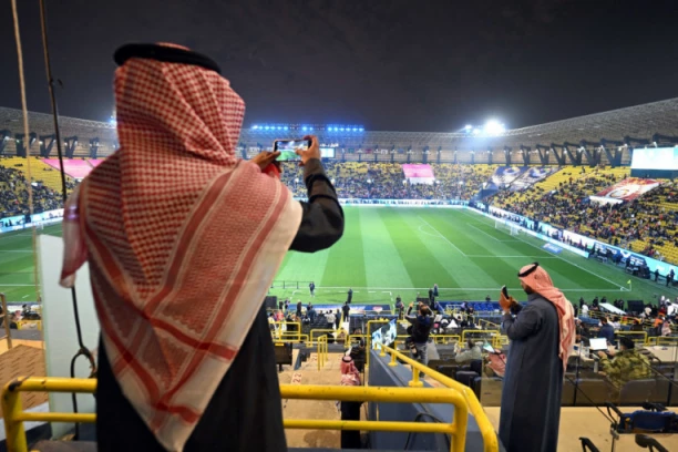 OGLAS IZ SNOVA ZA FUDBALERE! Arapi nude ASTRONOMSKU PLATU I KROV NAD GLAVOM za trećeligaške igrače!