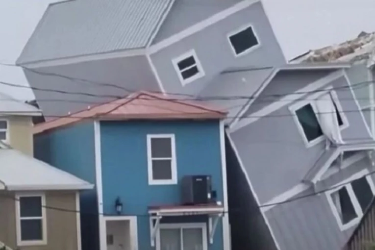 OLUJA RASTURILA AMERIKU! Milion kuća bez struje, mećava zatrpala gradove, obilne kiše donele POPLAVE (VIDEO)