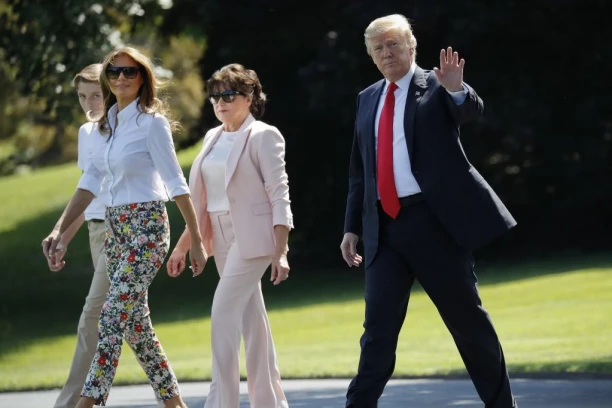 UMRLA MAJKA MELANIJE TRAMP!