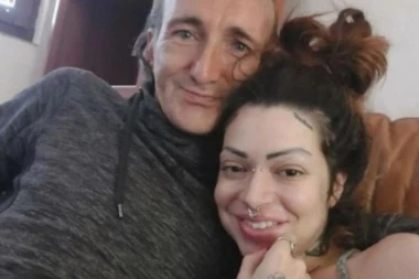 VERENIČKI PRSTEN NUDI DRUGOM MUŠKARCU: Pevačica raskinula vezu sa 16 godina STARIJIM dečkom, pa dala OGLAS!