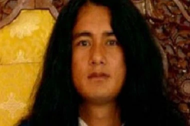 OMILJENI DEČAK BUDA OPTUŽEN ZA SILOVANJE: Kad je video policiju, SKOČIO KROZ PROZOR! Vernicima se srušio svet