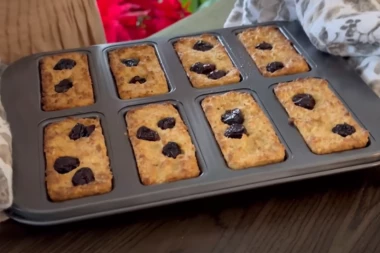 KOLAČ OD DVE JABUKE BEZ BRAŠNA: U Nemačkoj svi znaju za ovaj slatkiš, spremite ga već danas!