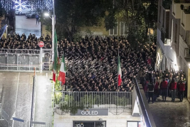 SKANDALOZNA PARADA U RIMU! Fašistički ritual pred bivšim sedištem MSI