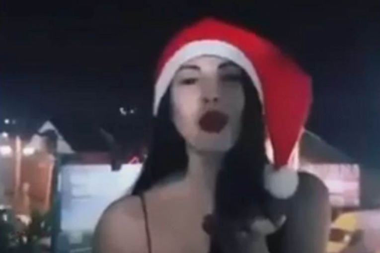 Tina Ivanović puca iz pištolja