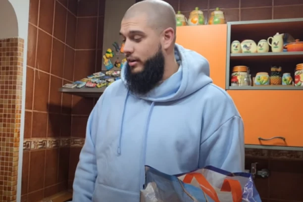 MAJKA NIJE HTELA DA ME KRSTI! Dejan Dragojević progovorio o detinjstvu, OVE DETALJE niko nije znao! (FOTO)