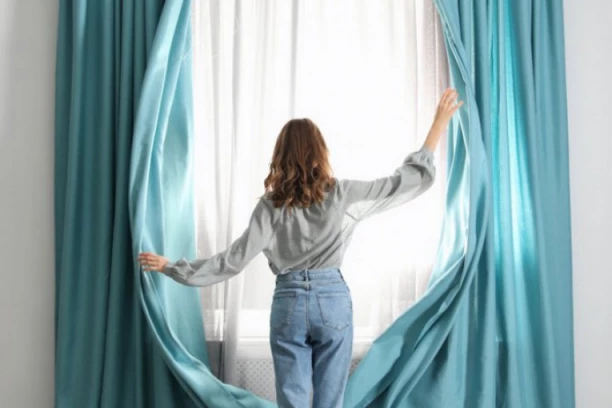 PRANJE ZAVESA UZ OVE TRIKOVE JE LAK POSAO: Iako nije idealno vreme jer se TEŽE suše, pokušajte OVAKO!