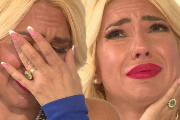 JOVANA JEREMIĆ GRCA U SUZAMA ZBOG RODITELJA! Šok-saznanje UZNEMIRILO voditeljku Pinka, NE DOLAZI SEBI! (FOTO)