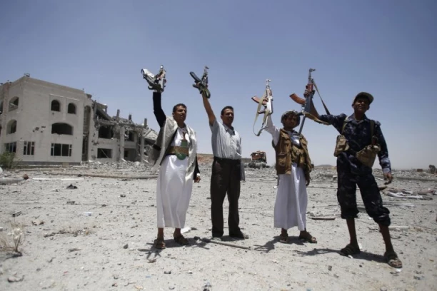 HUTI DOŠLI PO DANAK, KRENULI DA SE SVETE ZA NAPAD NA JEMEN! Vojna baza Amerike pod RAKETNIM napadom!