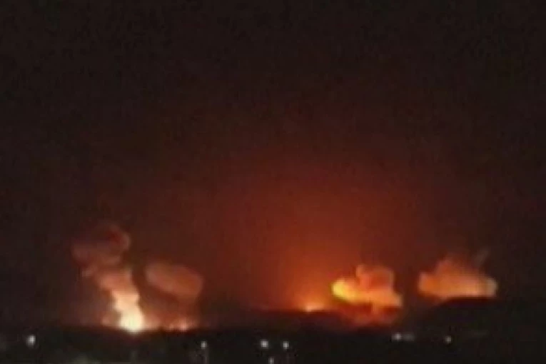 ISPLIVALI PRVI SNIMCI UDARA VELIKIH SILA NA HUTE! Ovako su Britanci NAPALI pobunjenike (VIDEO)