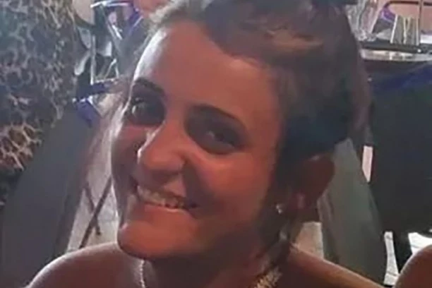 ŽENA SE SRUŠILA NA POD I PALA U NESVEST: Ostavio suprugu da leži 33 sata pre nego što je pozvao Hitnu pomoć!