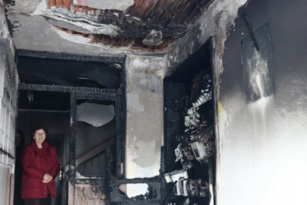 TUŽNE SCENE NAKON POŽARA NA BANOVOM BRDU: Ljudi uzimaju stvari i napuštaju zgradu, 15 dana neće imati struje! Zgrada kao da je prošla rat: Mislili smo da će eksplodirati! (FOTO)
