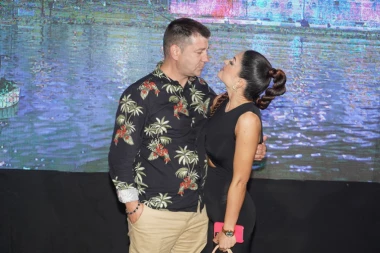 ZAVIRITE U STAN IVANA MARINKOVIĆ O KOM SE TOLIKO PRIČA: Otkrivena ISTINA o porodičnog domu sa Jelenom - ŠOK DETALJI!