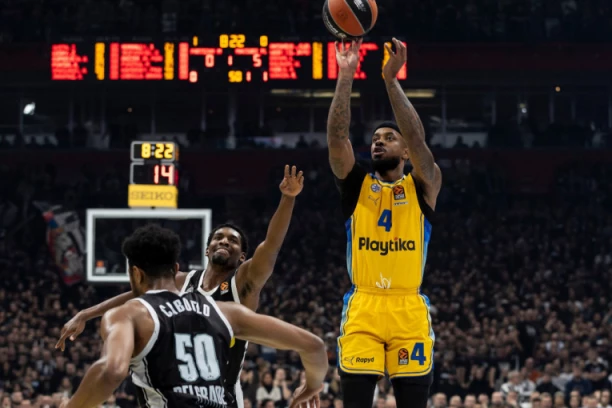 NAVIJAČI NE PAMTE OVAKO UŽASAN START PARTIZANA U EVROLIGI: Crno-beli DOPUSTILI Makabiju da povede sa 18 RAZLIKE u PRVOJ deonici!