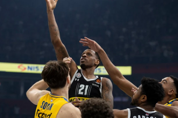 EPSKI PREOKRET U ARENI! Partizan NADOKNADIO -24 i srušio “Ponos Izraela”! Makabi prokockao POBEDU! (VIDEO)