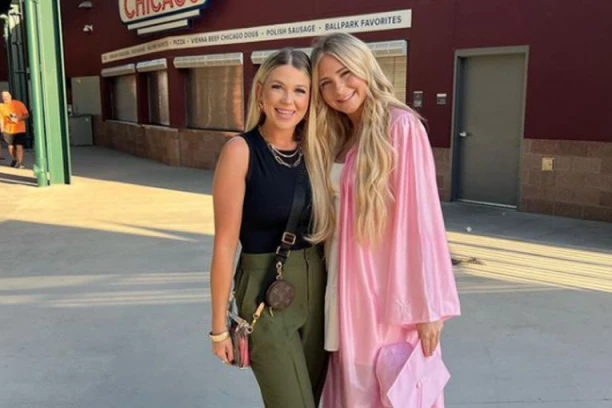 IMAM 29 GODINA, A MOJA ĆERKA 22: Zbog naše sličnosti ljudi POLUDE, a na mrežama ne prestaju UVREDE (FOTO)