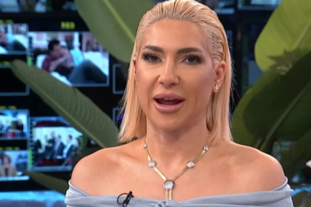 JOVANA JEREMIĆ UHVAĆENA NA DELU: Evo šta radi voditeljka nakon KAZNE Željka Mitrovića! ŠOK SNIMAK (FOTO)