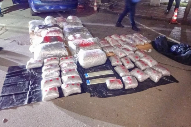 VELIKA AKCIJA POLICIJE: U Jagodini i Paraćinu uhapšeno više osoba zbog droge (FOTO)