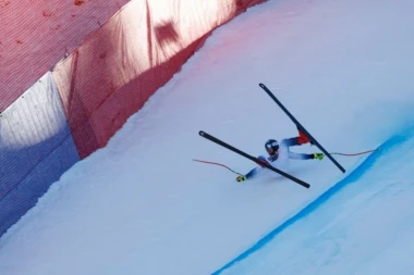 HOROR NA DURMITORU! Ljudi ispali iz korpe na ski-liftu, IMA MRTVIH!