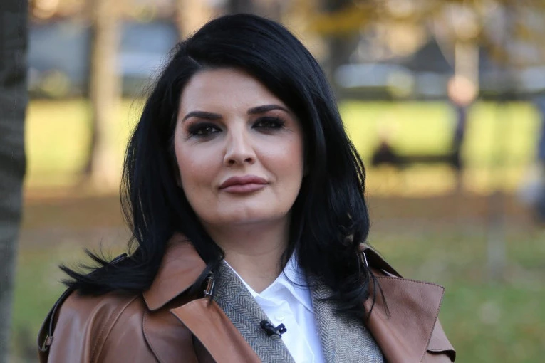 MILENA POPOVIĆ OTKRILA POTRESNO ZNAČENJE TETOVAŽE: Na zglobu desne ruke nosi večnu uspomenu na Olivera! (FOTO)