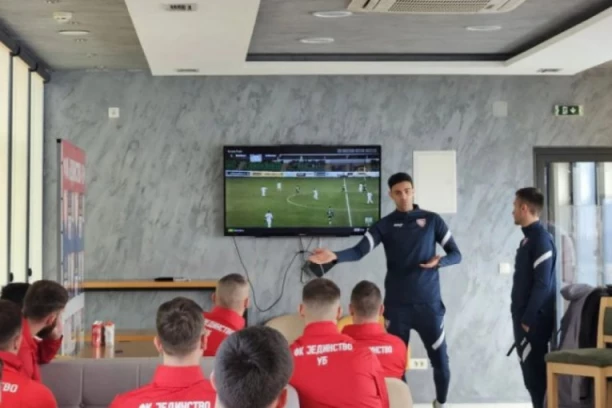 MOTORI SU UPALJENI: Kada on drži sastanak, ni muva se ne čuje - red, rad i disciplina će doneti željena ostvarenja! (FOTO GALERIJA)