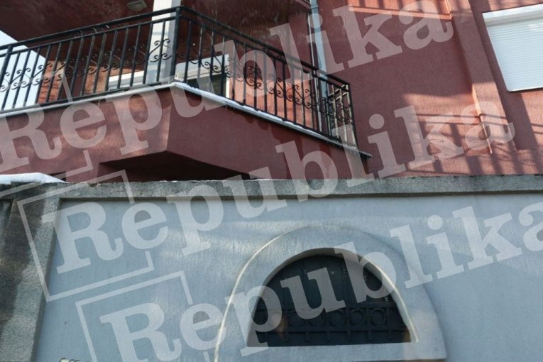 Republika ispred kuće u Ritopeku