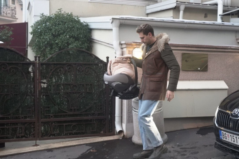 Miloš Biković stigao u porodilište