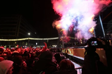"SRPSKA NOVA GODINA MI JE VAŽNA JER SAM SRBIN"! Bili smo na Trgu Republike gde građani dočekuju PRAVOSLAVNU NOVU GODINU (VIDEO/FOTO)
