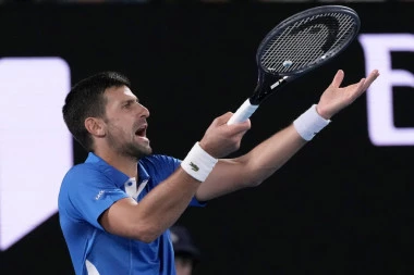 NOVAK PSOVKOM RASPLAKAO NAVIJAČICU: Đoković je bio veoma besan! (VIDEO)
