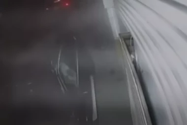 ŠOKANTNI SNIMCI SAČEKUŠE SA BENZINSKE PUMPE: Napadač ispalio 97 hitaca na vlasnika pumpe, posle puške potegao i pištolj (VIDEO)