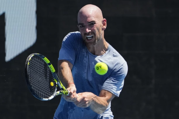 FRANCUZ IZBACIO VIŠESTRUKOG GREND SLEM ŠAMPIONA: Ispao jedan od najvećih Novakovih rivala!