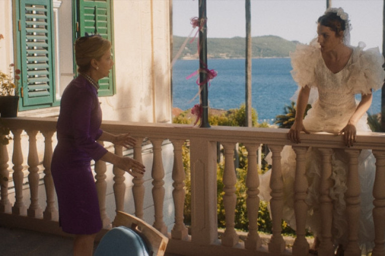 Mirjana Joković i Tihana Lazović u filmu "Živi i zdravi"